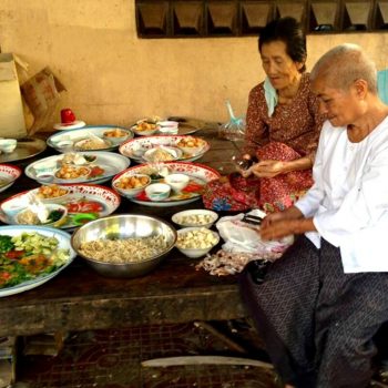 Cambodia photo blog - Preparing breakfast for the monks