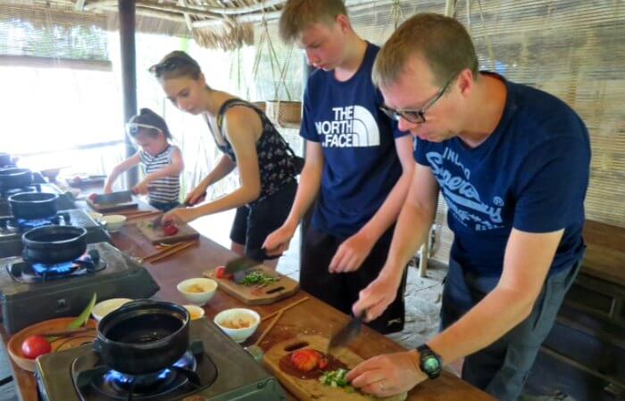 Holidays with teenagers - learning to cook in Thailand