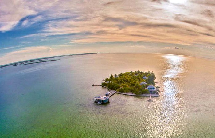 700x450 Luxury Family holidays - private island Belize