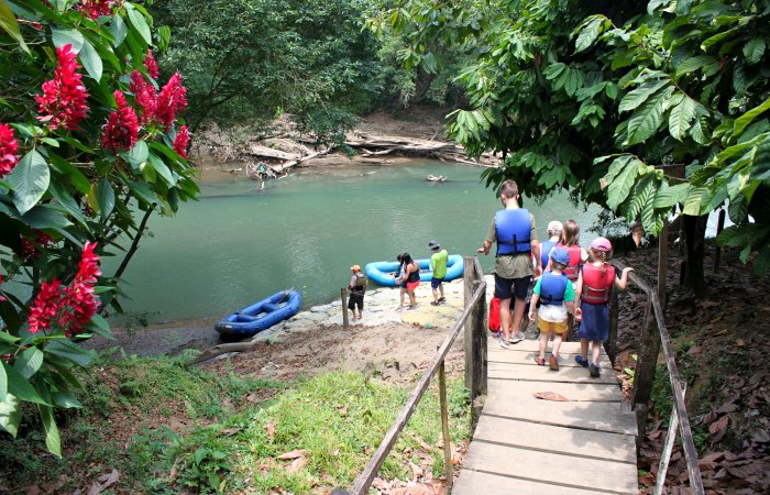 Family going on a river trip when holidaying in Costa Rica with kids