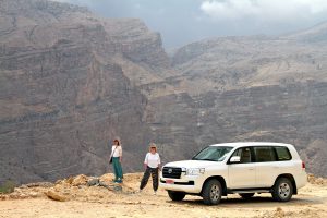 Family self-driving in Oman - photo by Mike Unwin
