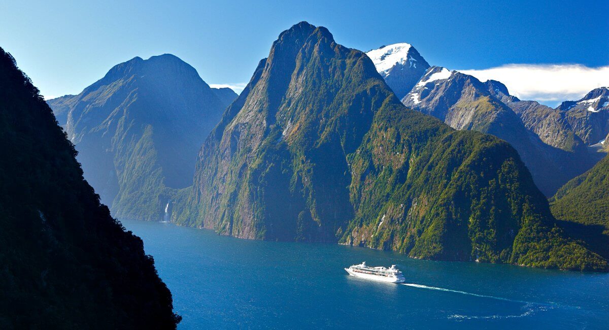 A stunning photo of Milford Sounds New Zealand