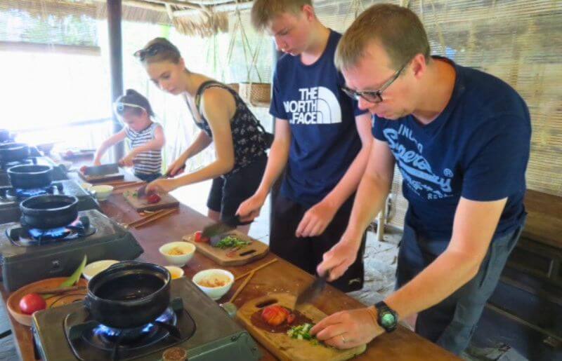 Holidays with teenagers - learning to cook in Thailand
