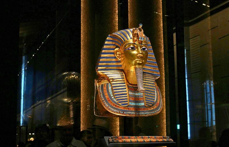 Golden burial mask of Tutankhamun in the GEM