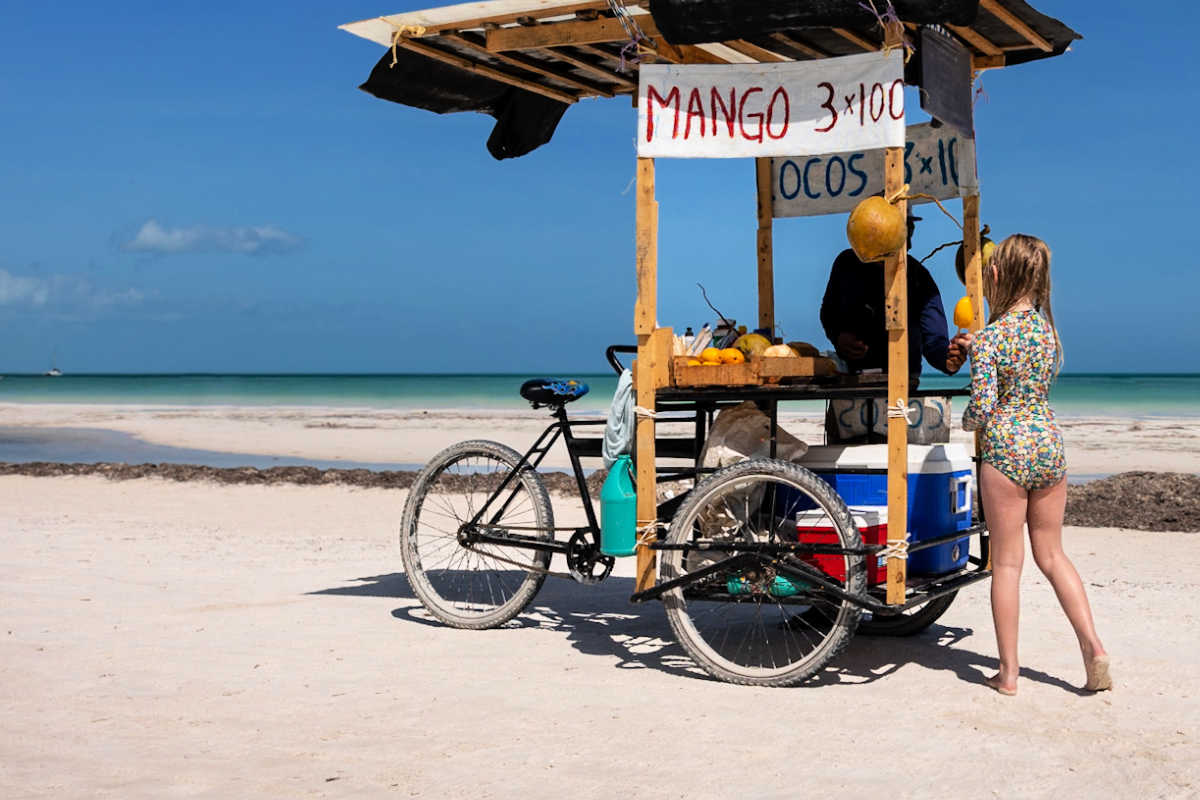 Mexico with kids - Mango stall on beach