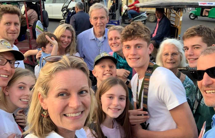 Large multigenerational family group on holiday in India with Stubborn Mule Travel