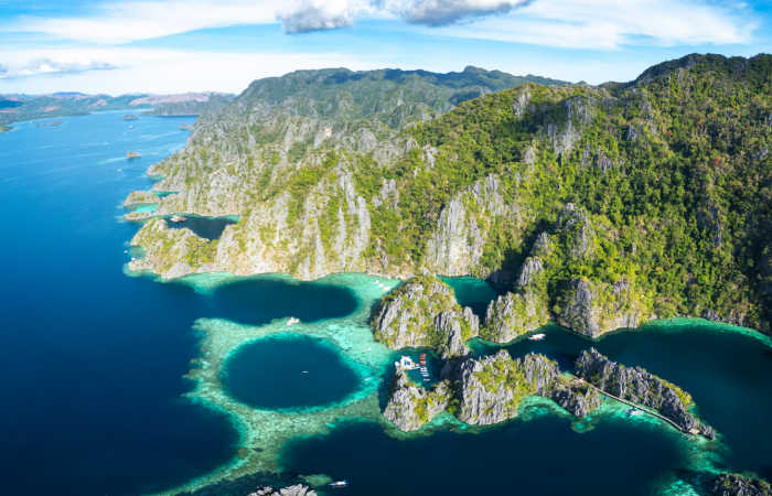Turquoise water at the Philippines' twin lagoons, visit on family holidays