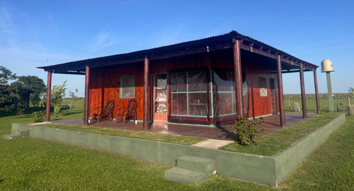 Al Alondra hut in te Iberia Wetlands of Argentina