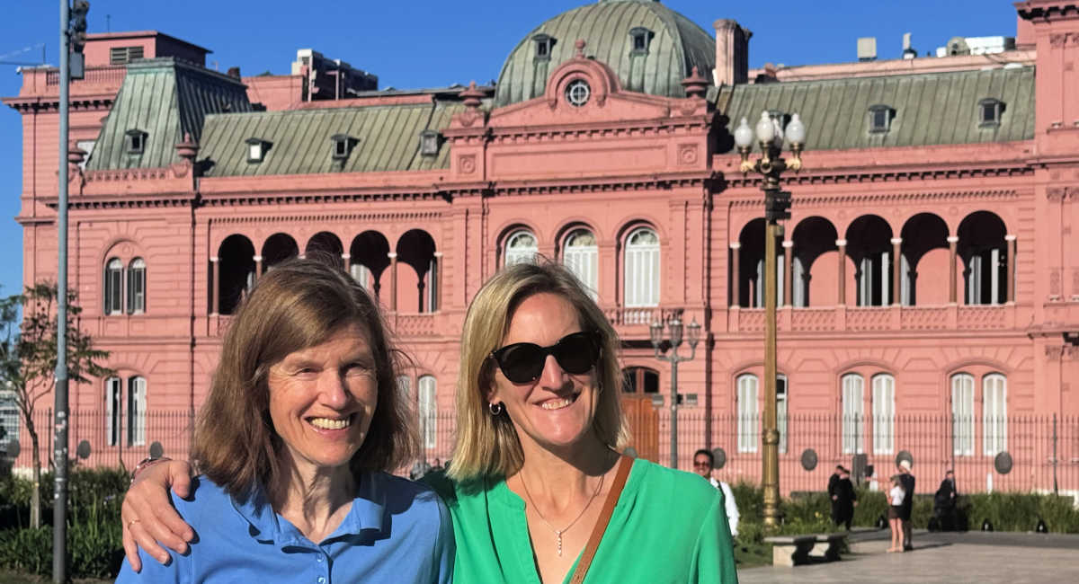 Family trip to Buenos Aires, Argentina, mum and grandma in front of Casa Rosada